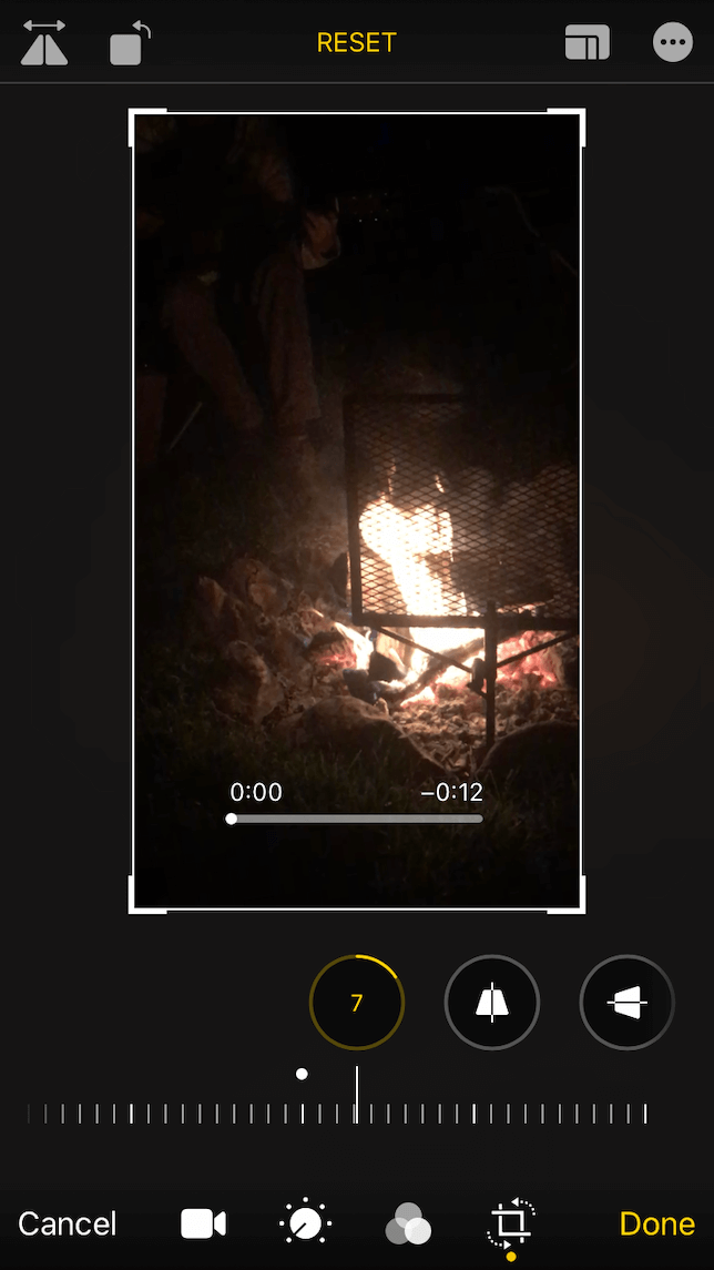 A screenshot demonstrating how to straighten a video on iphone