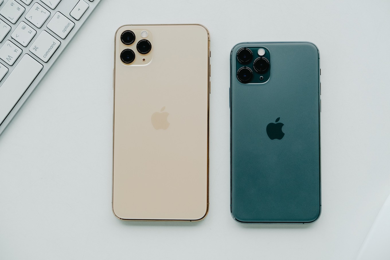 iPhone 11 Pro and iPhone 11 Pro Max side by side