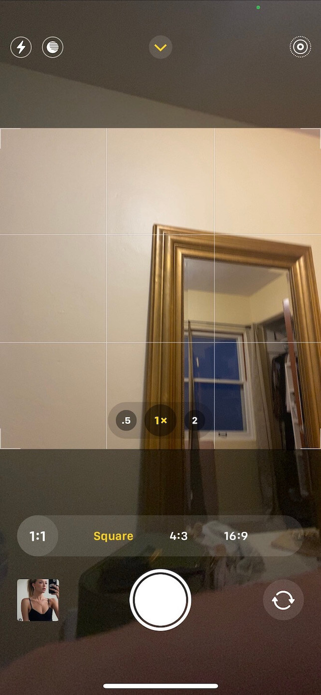Screenshot showing how to select the aspect ratio of a photo.