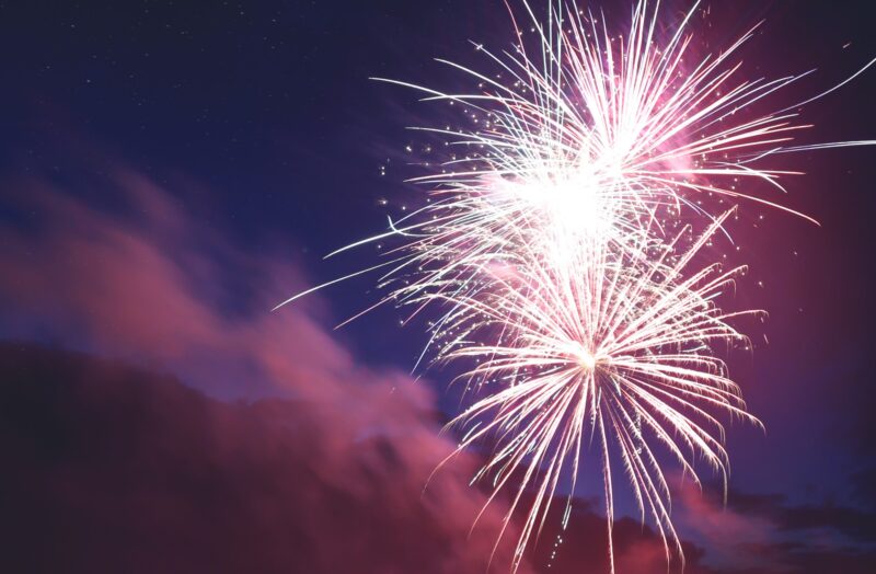 How to photograph fireworks like a pro with just your iPhone: Header image.