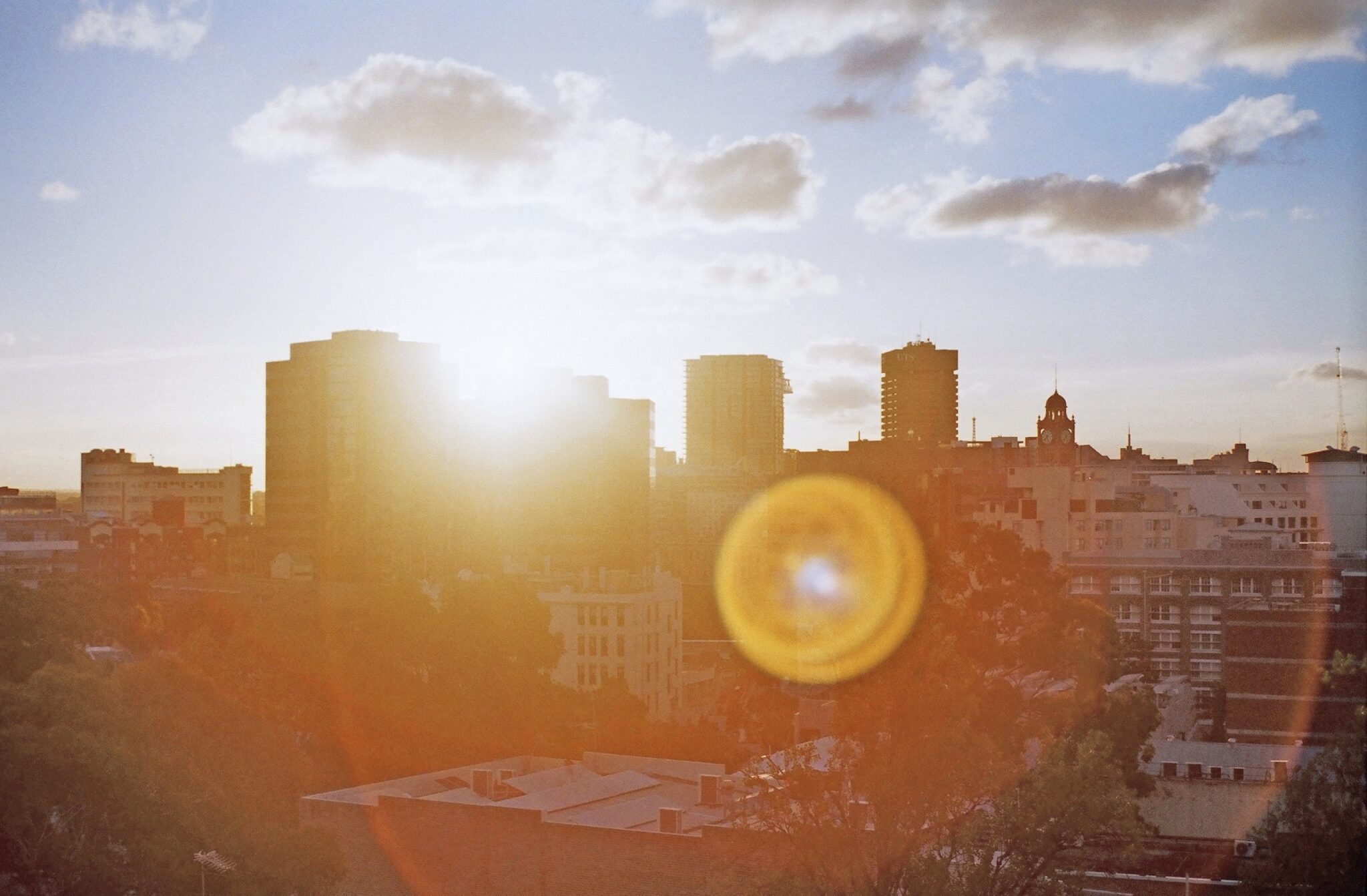 How to create lens flare in iPhone photos and fix it in Photoshop