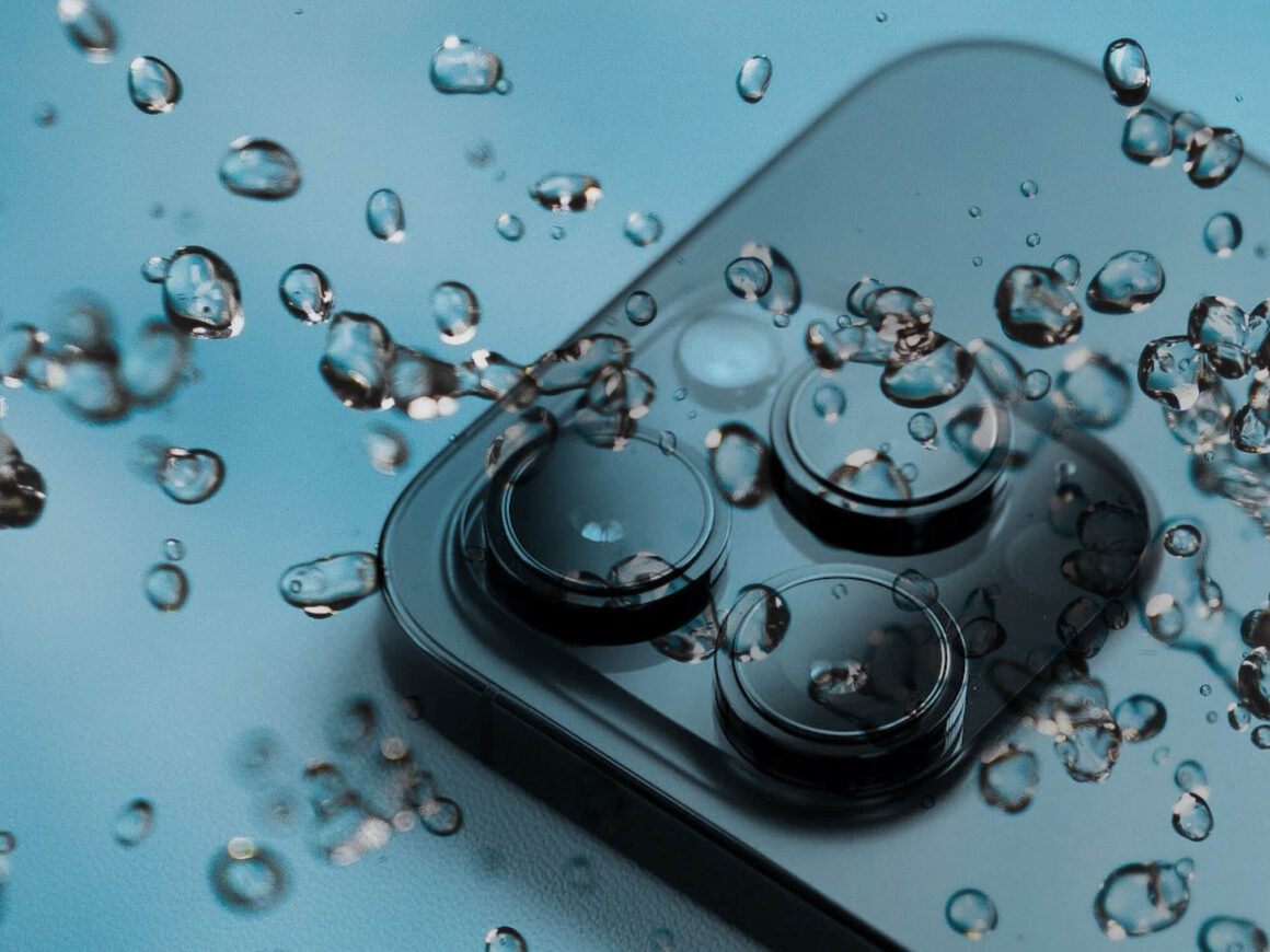 how-to-get-water-out-of-the-iphone-camera-how-to-get-water-out-of